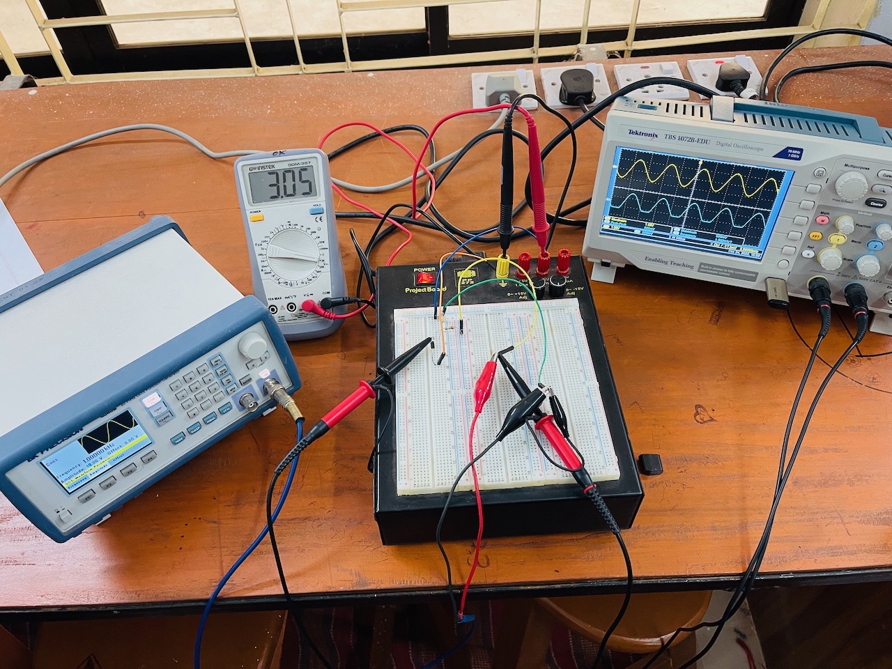 Basic Clipper Circuit Experiment